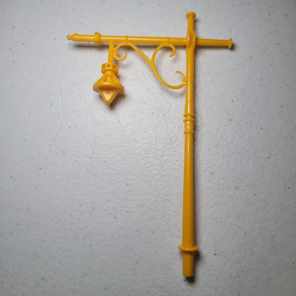 2004 Mouse Trap Board Game Replacement Part Yellow Lamppost Street Light